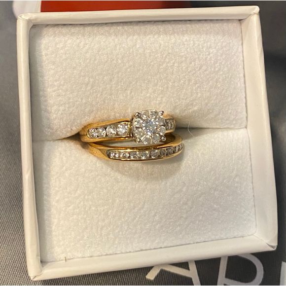 Diamond Supply Co. Jewelry - Beautiful 10K TT 1 CTTW Diamond Wedding Set